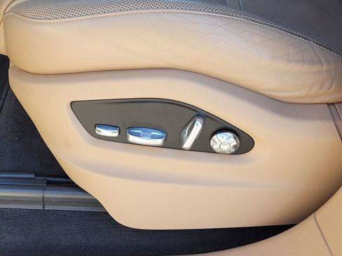 Used 2020 Porsche Cayenne image 16