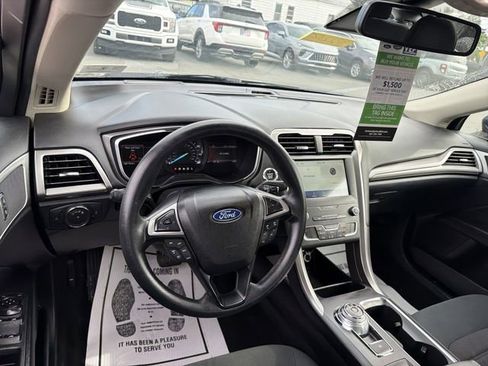 Used 2020 Ford Fusion SE FWD image 14