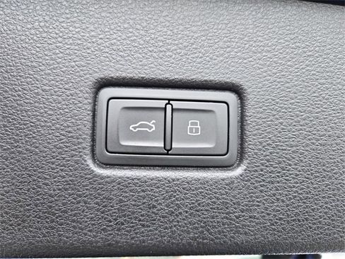 Used 2021 Audi SQ5 Prestige w/ Prestige Package image 11