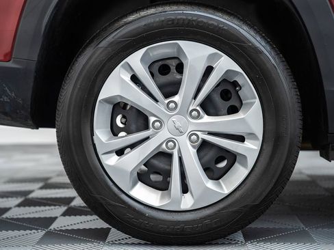 Used 2025 Chevrolet Trax LS FWD image 16