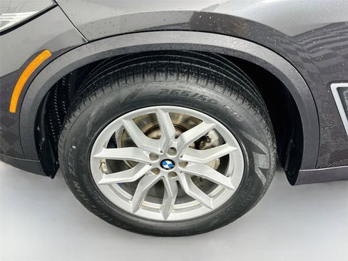 Used 2023 BMW X5 xDrive40i w/ Premium Package AWD/4WD image 32