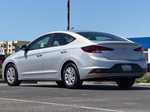 Used 2019 Hyundai Elantra SE w/ Cargo Package FWD image 6