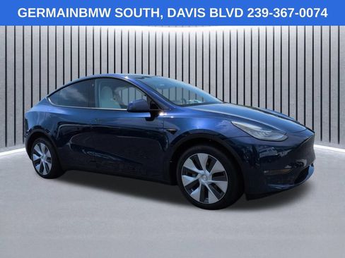 Used 2022 Tesla Model Y Long Range AWD/4WD image 3