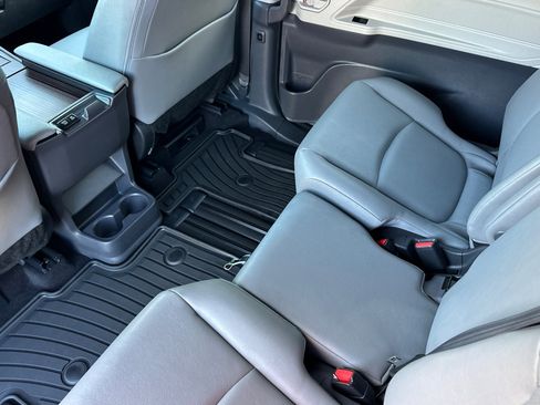 Used 2024 Toyota Sienna XLE image 12