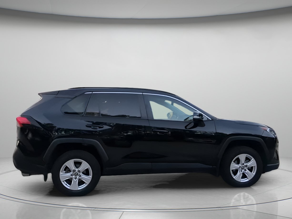 Used 2021 Toyota RAV4 XLE AWD/4WD image 31