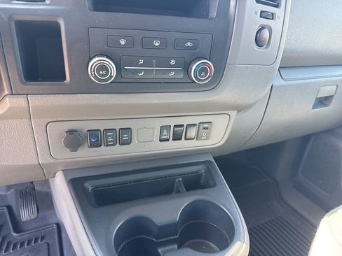 Used 2018 Nissan NV 3500 SV image 15