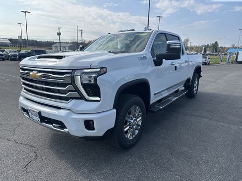 New 2026 Chevrolet Silverado 2500 High Country w/ High Country Premium Package AWD/4WD image 3