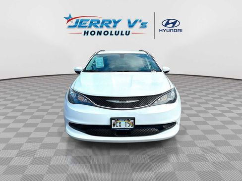 Used 2021 Chrysler Voyager Lxi image 3