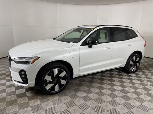 Used 2025 Volvo XC60 T8 Plus w/ Protection Package Premier AWD/4WD image 6