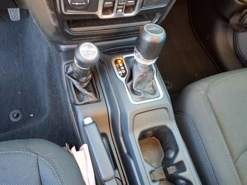 Used 2023 Jeep Gladiator Sport image 35