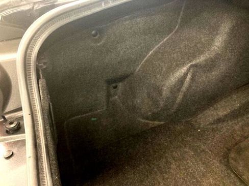 Used 2012 Dodge Challenger SXT image 32