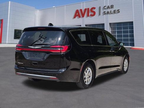 Used 2025 Chrysler Pacifica Select FWD image 6