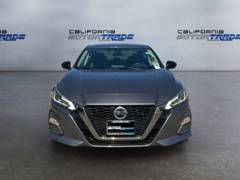 Used 2020 Nissan Altima 2.5 SR FWD image 2