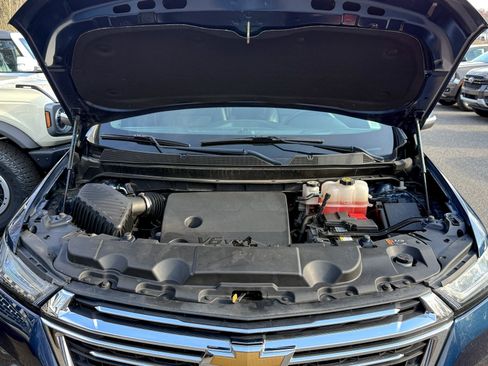Used 2023 Chevrolet Traverse LT image 16