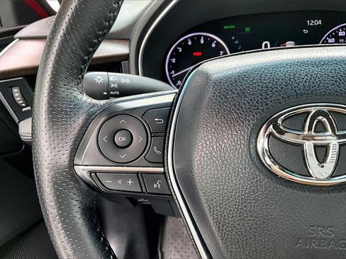 Used 2021 Toyota Avalon Limited image 12