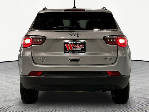 Used 2022 Jeep Compass Latitude AWD/4WD image 5