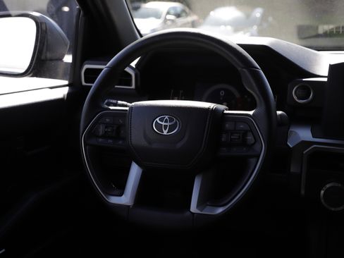 Used 2025 Toyota 4Runner SR5 AWD/4WD image 16