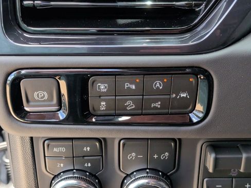 New 2026 GMC Yukon AT4 Ultimate AWD/4WD image 16