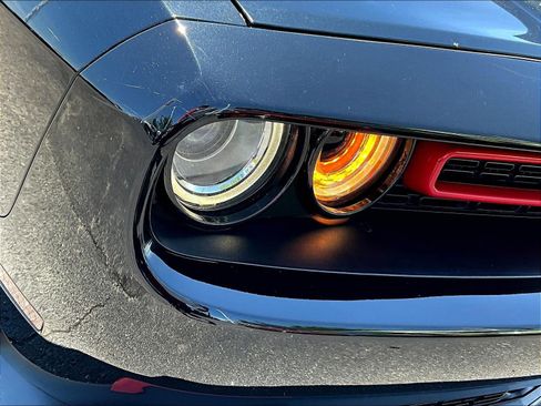 Used 2016 Dodge Challenger R/T Scat Pack w/ Leather Interior Group RWD image 31