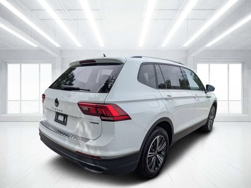 Used 2024 Volkswagen Tiguan SE AWD/4WD image 3