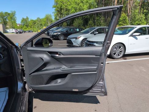 Used 2019 Toyota Camry SE FWD image 17