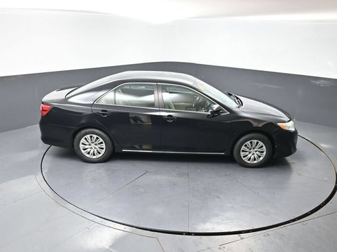 Used 2014 Toyota Camry LE FWD image 35