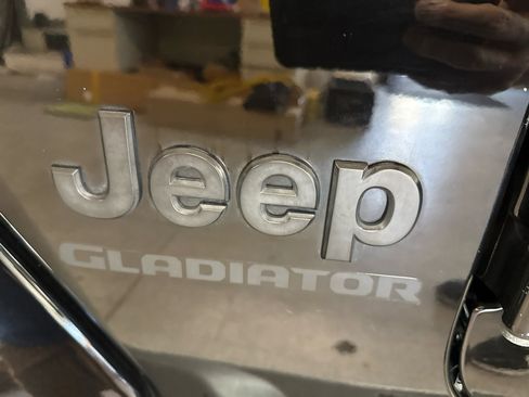 Used 2021 Jeep Gladiator Sport image 75