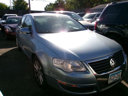 Used 2006 Volkswagen Passat 2.0T image 1