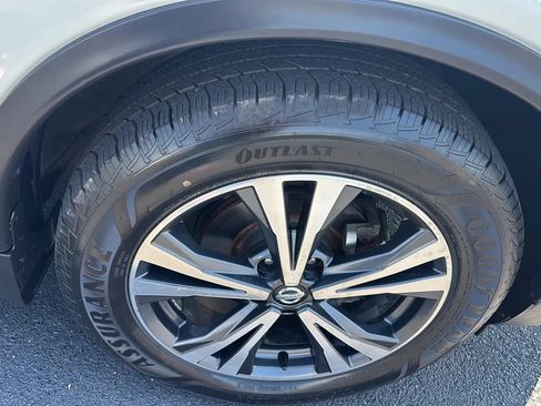 Used 2017 Nissan Rogue SL w/ SL Premium Package FWD image 32