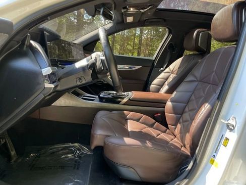 Used 2023 BMW 740i w/ Parking Assistance Package RWD image 14