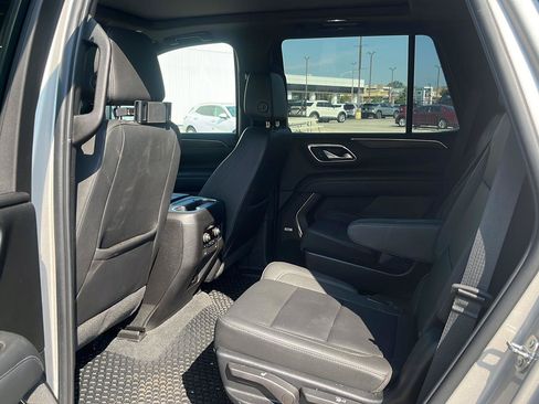 Used 2022 Chevrolet Tahoe Z71 w/ Luxury Package AWD/4WD image 9