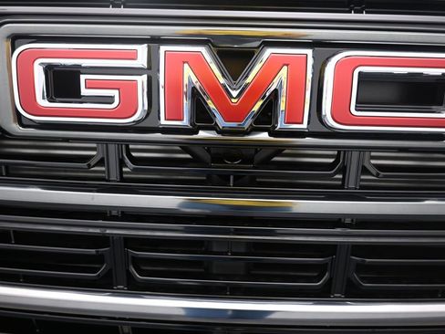 New 2026 GMC Terrain AT4 w/ Convenience Package III AWD/4WD image 24