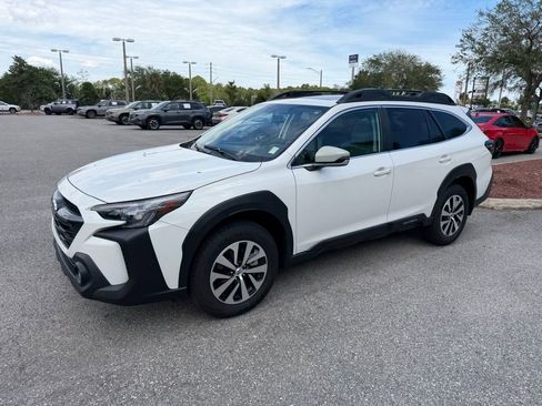 Used 2025 Subaru Outback Premium image 13