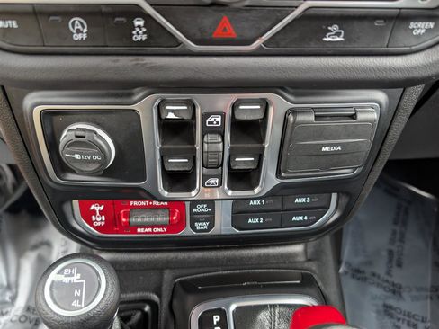 Used 2024 Jeep Wrangler Unlimited Rubicon image 25