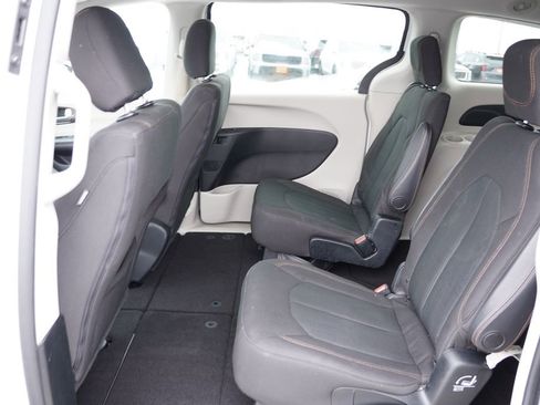 Certified 2017 Chrysler Pacifica LX image 16