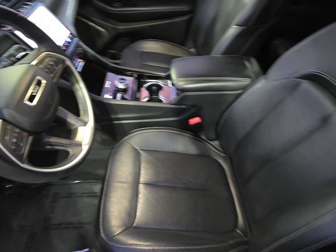 Used 2022 Jeep Grand Cherokee Limited image 19