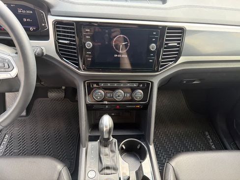 Used 2023 Volkswagen Atlas Cross Sport SEL AWD/4WD image 30