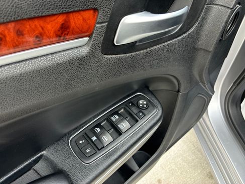 Used 2014 Chrysler 300 RWD image 13