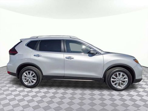 Used 2019 Nissan Rogue S w/ Special Edition Package FWD image 2