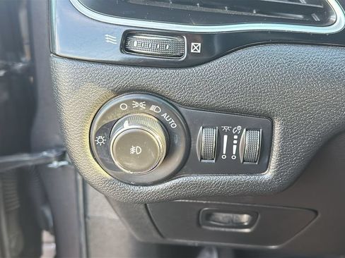 Used 2020 Jeep Cherokee Latitude Plus FWD image 20