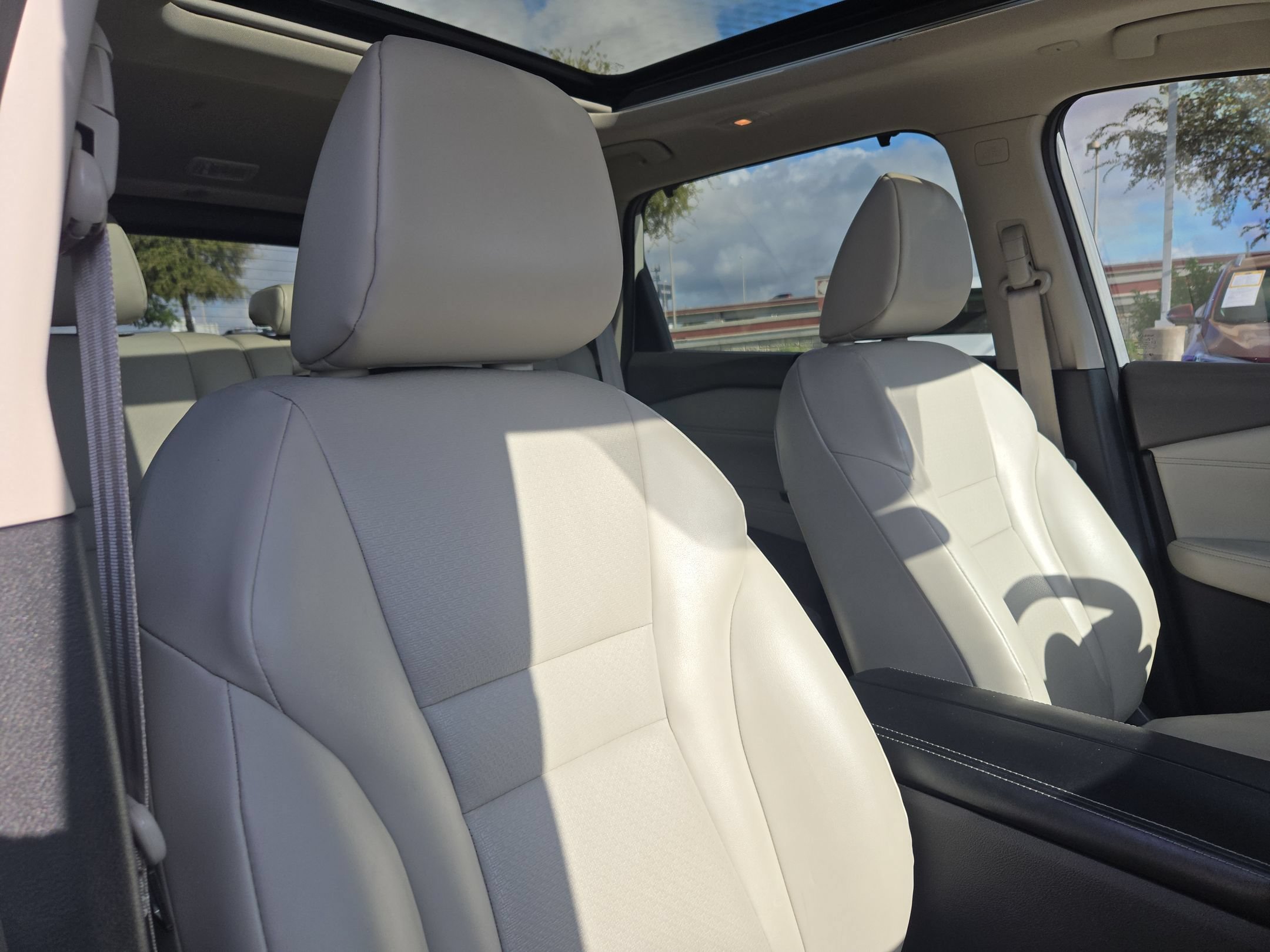 Used 2023 Nissan Rogue SV w/ SV Premium B Package FWD image 32
