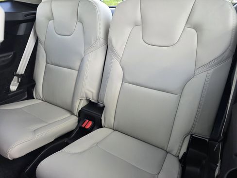 Used 2024 Volvo XC90 B6 Ultimate w/ Lounge Package image 17