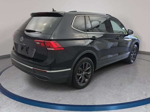 Certified 2024 Volkswagen Tiguan SE FWD image 5
