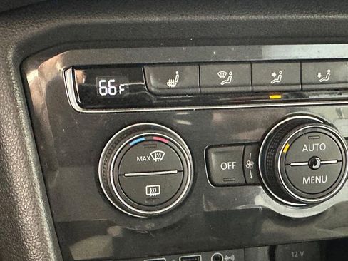 Used 2019 Volkswagen Tiguan SE image 24