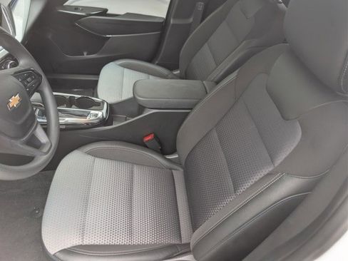 Used 2025 Chevrolet Trax LT image 8