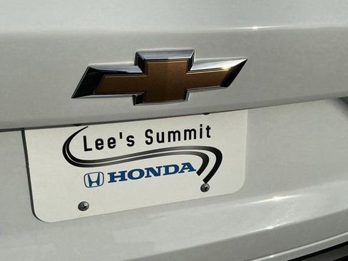 Used 2025 Chevrolet Trax LT w/ LT Convenience Package image 5