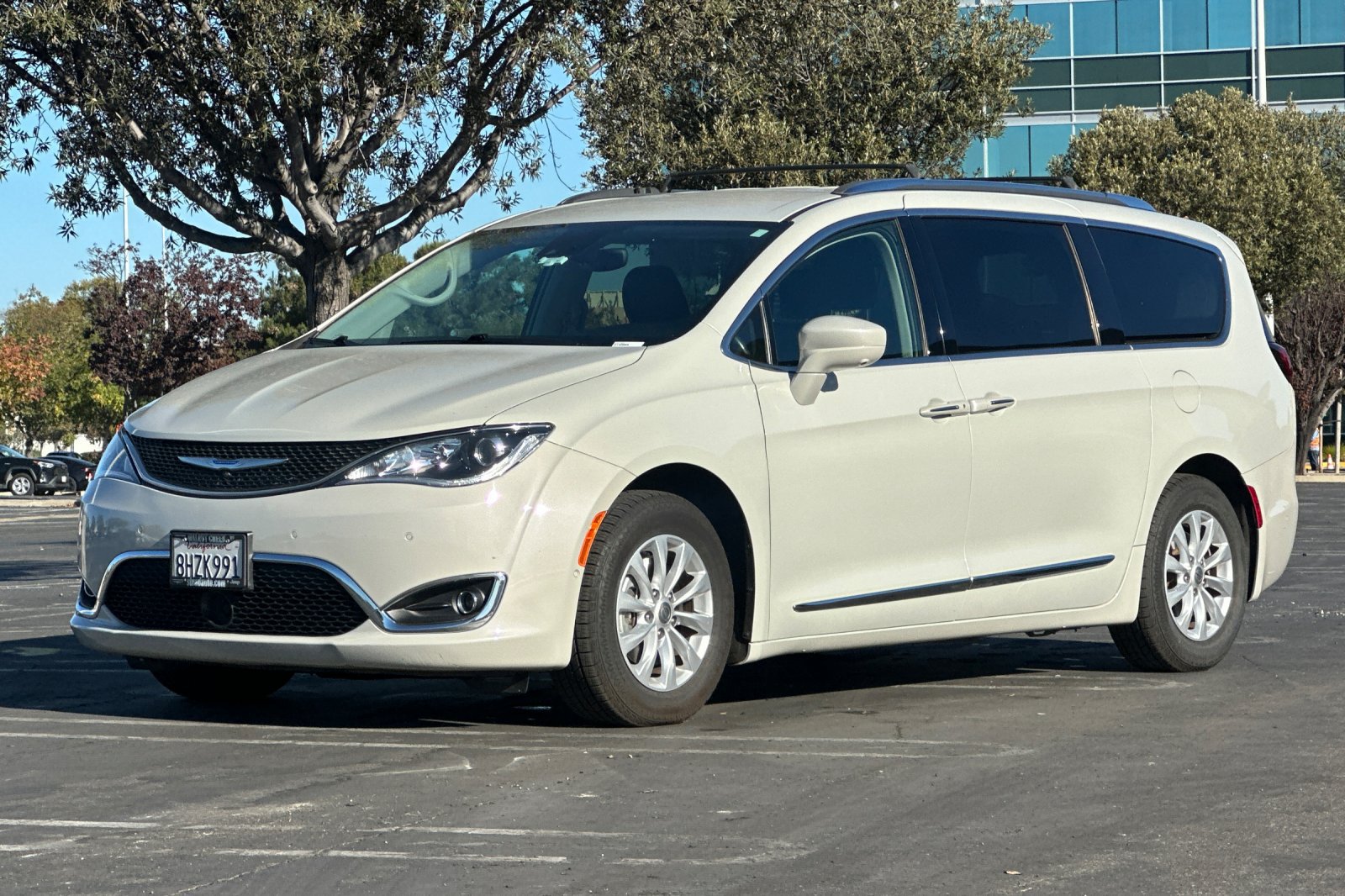 Used 2019 Chrysler Pacifica Touring-L w/ Advanced Safetytec Group FWD image 8
