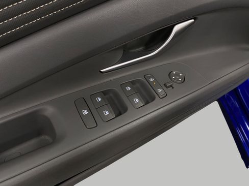 Certified 2025 Hyundai Elantra SEL FWD image 32