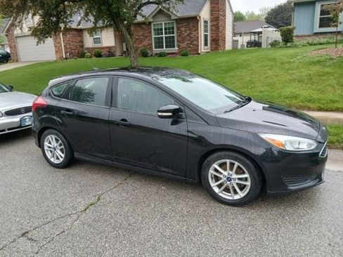 Used 2017 Ford Focus SE FWD image 1