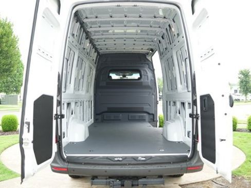 Used 2025 Mercedes-Benz Sprinter 2500 image 18